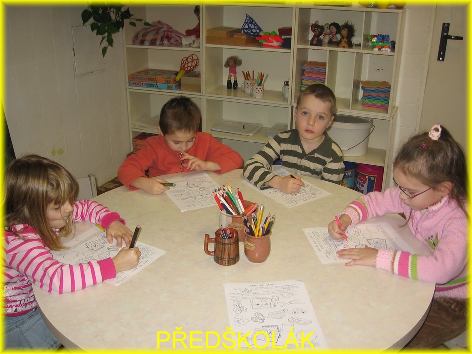 PŘEDŠKOLÁCI NA NÁVŠTĚVĚ ŠKOLY (5).jpg