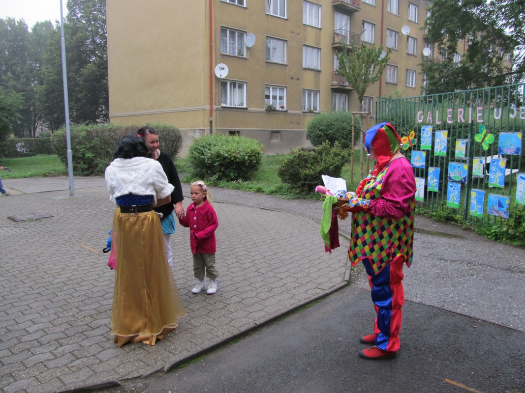 KAŠPÁREK A SNĚHURKA ZAHAJUJÍ ŠKOLNÍ ROK (53)