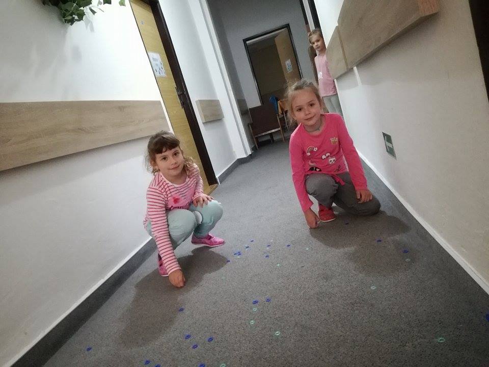 4 (25)