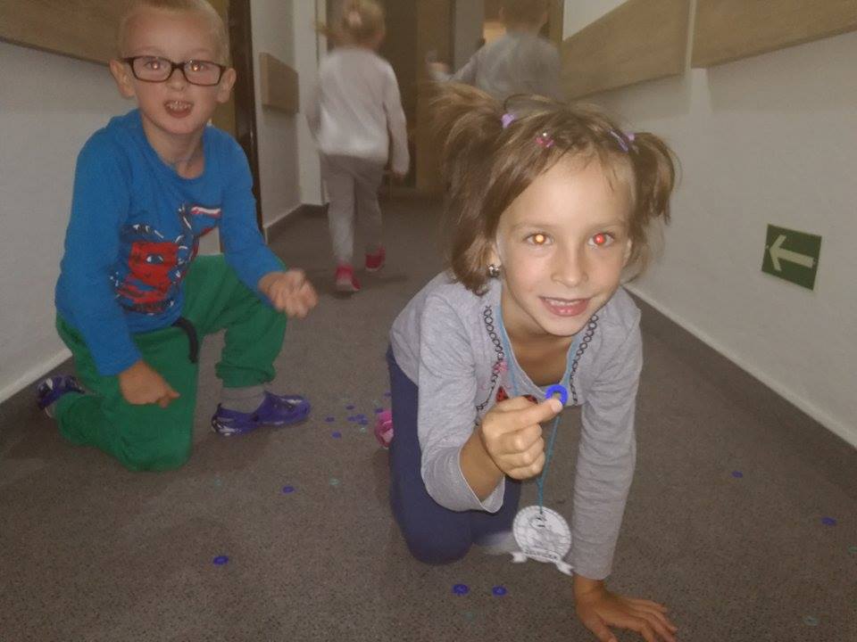 4 (33)