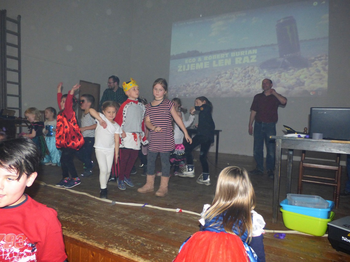1 KARNEVAL (200)