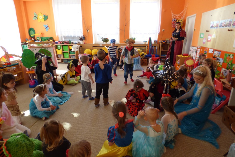 3 dopolední karneval v mš (16)
