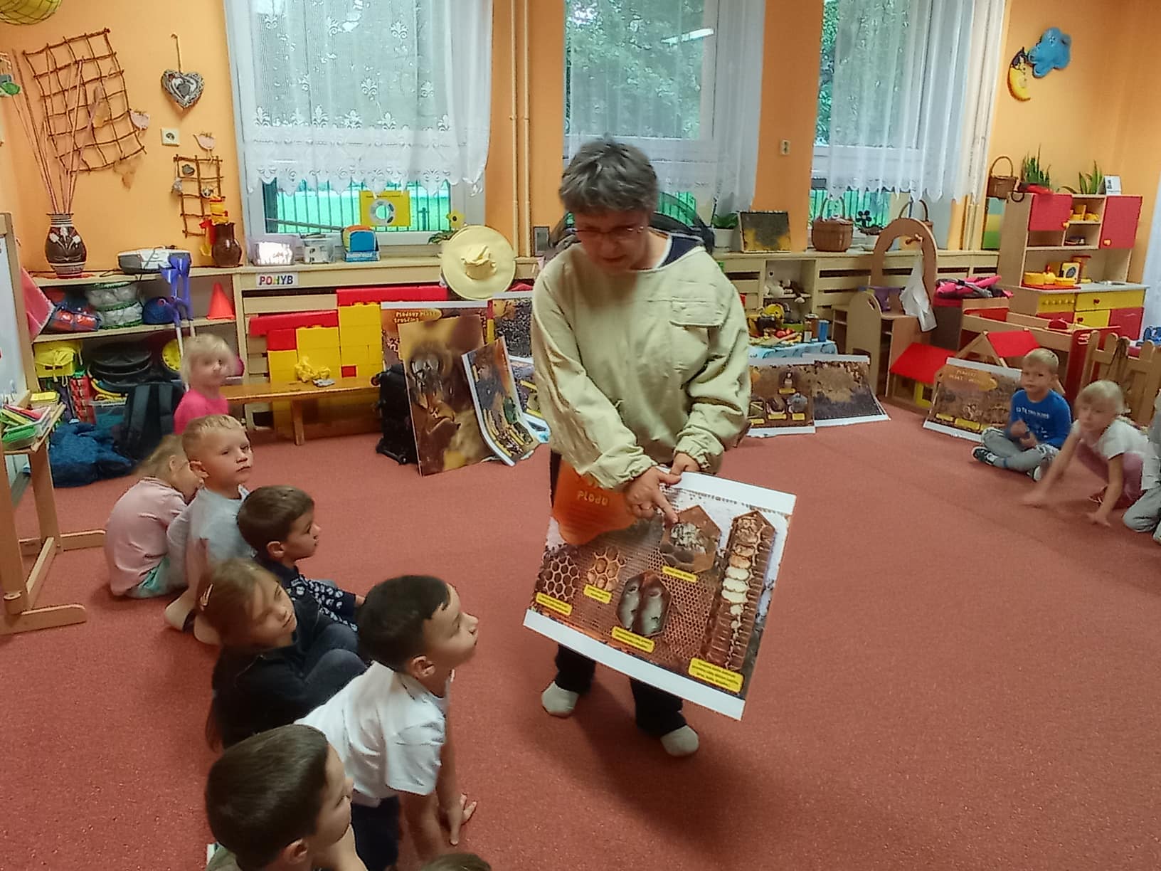 1-BESEDA SE VČELAŘKOU (4)