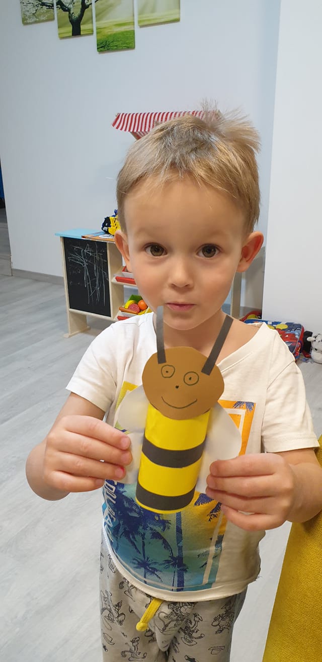 plníme úkoly a tvoříme-děti ze Sluníček (2)