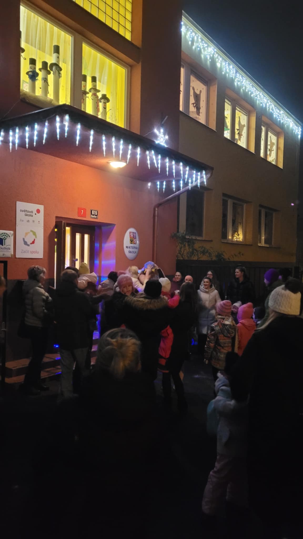 ROZSVÍCENÍ STROMEČKU (18)